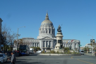Auf dem Weg vorbei an der SF City Hall